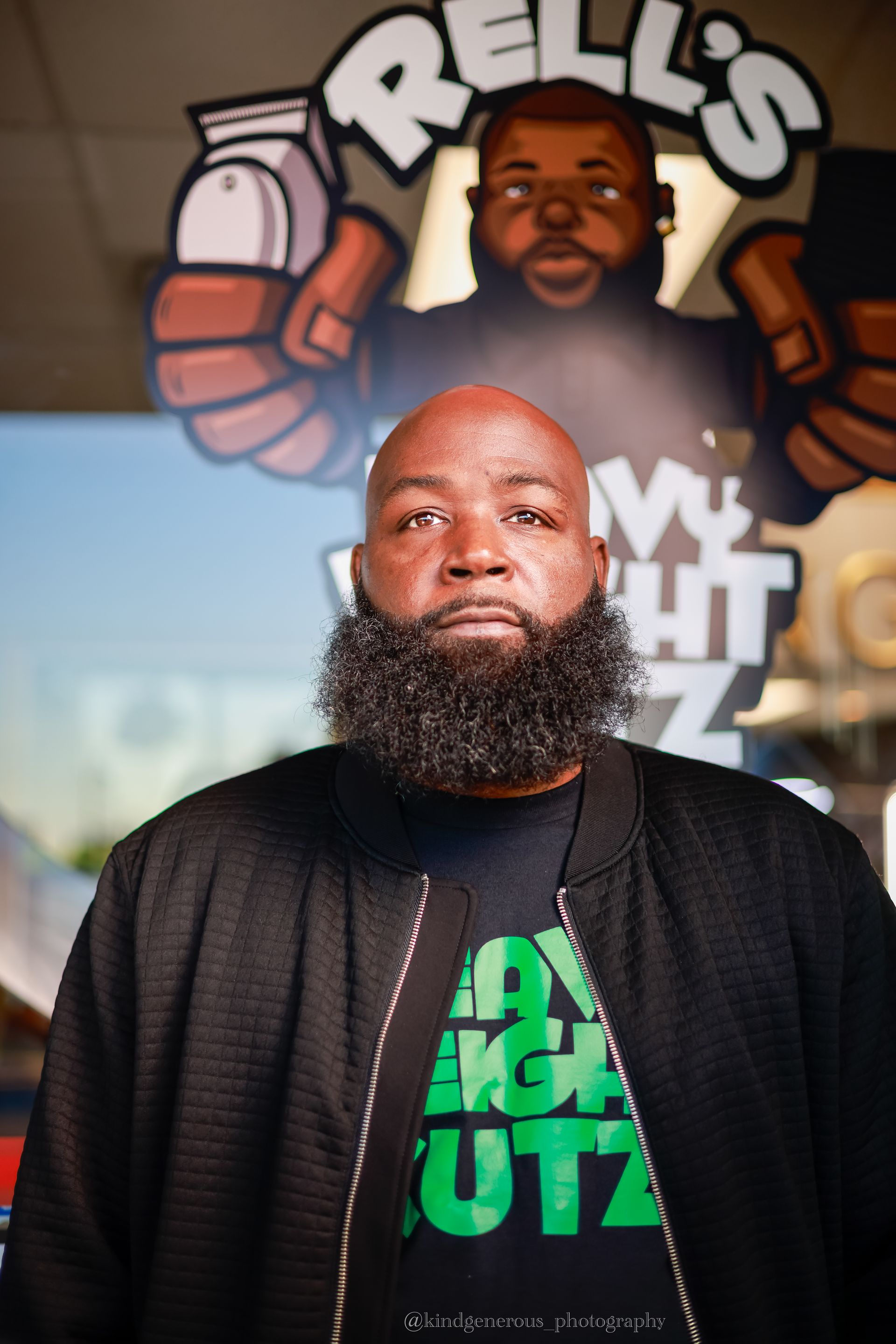 Barber in front of the Rell's Heavyweight Kutz mural